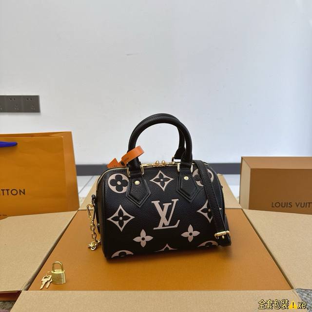 全套包装 Lv Nano Speedy 20枕头包 Lv 新款系列 枕头包 手袋,全网首发 Lv Speedy Nano 枕头包这款retiro 手袋以标志性 全套包装 Lv Nano Speedy 20枕头包 Lv 新款系列 枕头包 手袋,全网首发 Lv Speedy Nano 枕头包这款retiro 手袋以标志性