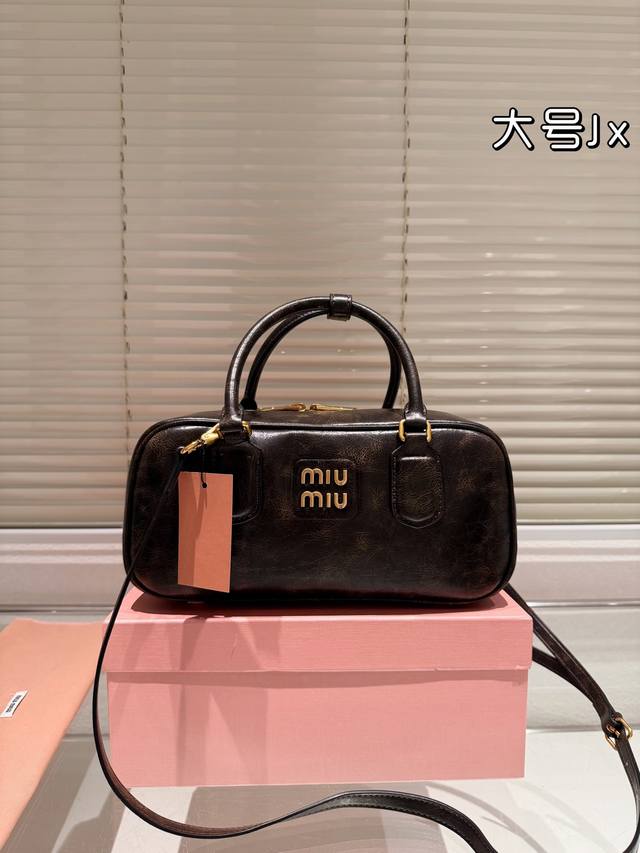 配礼盒 Miumiu限定款相机包 简单又好看 Miumiu而且超级实用， #Miumiu新款包包 尺寸大号28 13Cm