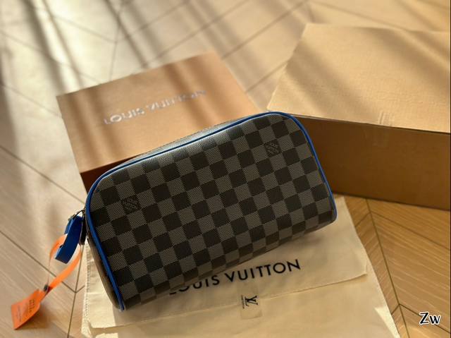 折叠盒 L家时尚化妆包再次出货，永远都不会过时，女士们的必备品，男士们，女士们，通通可以使用，球星内马尔及各大牌明星，酷爱的一款双拉链的手包化妆包，经典老花，面