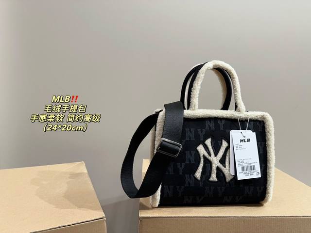 尺寸24.20 Mlb 毛绒手提包 羊羔毛材质的选择,手感柔软,保暖性佳,是秋冬季节的完美搭档。 其设计简约大方,却不失高级感,无论是日常通勤还是校园生活,都能 尺寸24.20 Mlb 毛绒手提包 羊羔毛材质的选择,手感柔软,保暖性佳,是秋冬季节的完美搭档。 其设计简约大方,却不失高级感,无论是日常通勤还是校园生活,都能