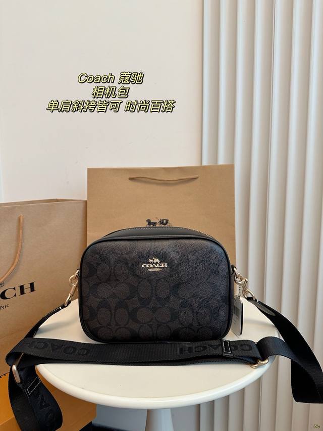 配盒 Coach 蔻驰mini Camera系列奥莱款单肩斜挎相机包 经典的相机包,小巧的包身但容量非常大,可调节长短肩带。手机 ,化妆品,小钱包,钥匙等,都可 配盒 Coach 蔻驰mini Camera系列奥莱款单肩斜挎相机包 经典的相机包,小巧的包身但容量非常大,可调节长短肩带。手机 ,化妆品,小钱包,钥匙等,都可