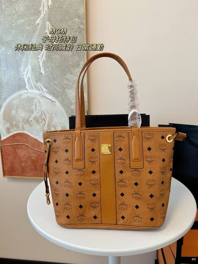 配盒 Mcm 子母托特包 真的太好背了，一直偏爱这种经典款。关键是很百搭，日常通勤、休闲旅行中搭配起来都毫不违和，Visetos标识印花高级且有质感~带有皮革拉