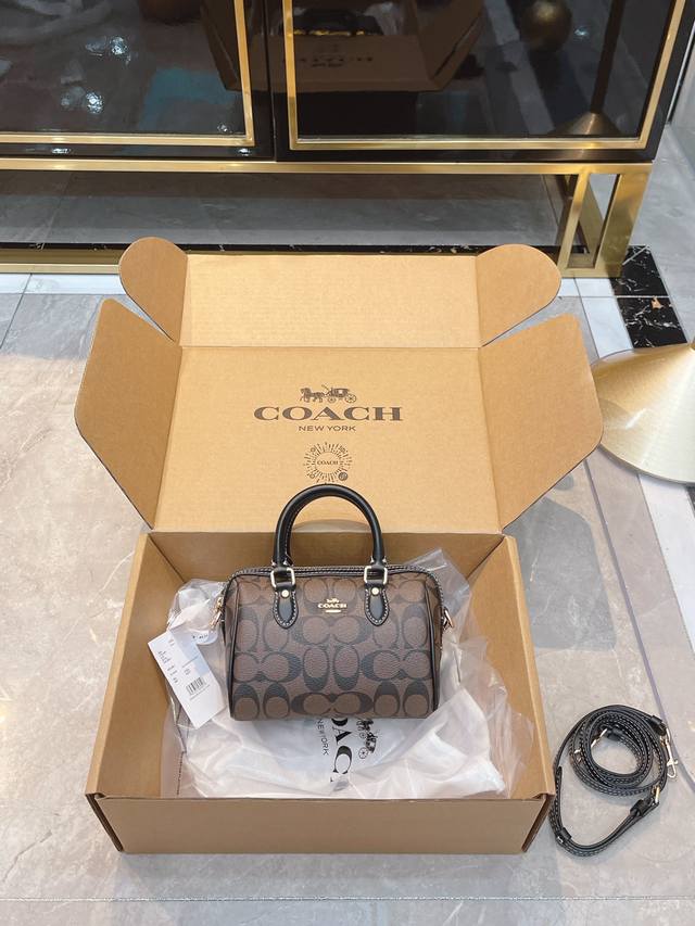 牛皮版本 折叠礼盒 Coach Mini Rowan新款 蔻驰原单 枕头包，Ykk原单五金搭配精致面料 做工完美百搭神器cg！ 专柜尺寸 18 13Cm