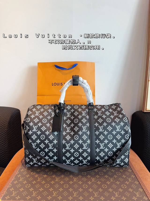 Lv 路易威登联名款keepall 斜跨包旅行包 一只帅气能装的旅行袋 时尚爆发款火热来袭 经典设计大气可观男女通用款 包包采用原版皮质 超级厚实 耐磨 耐用原 Lv 路易威登联名款keepall 斜跨包旅行包 一只帅气能装的旅行袋 时尚爆发款火热来袭 经典设计大气可观男女通用款 包包采用原版皮质 超级厚实 耐磨 耐用原