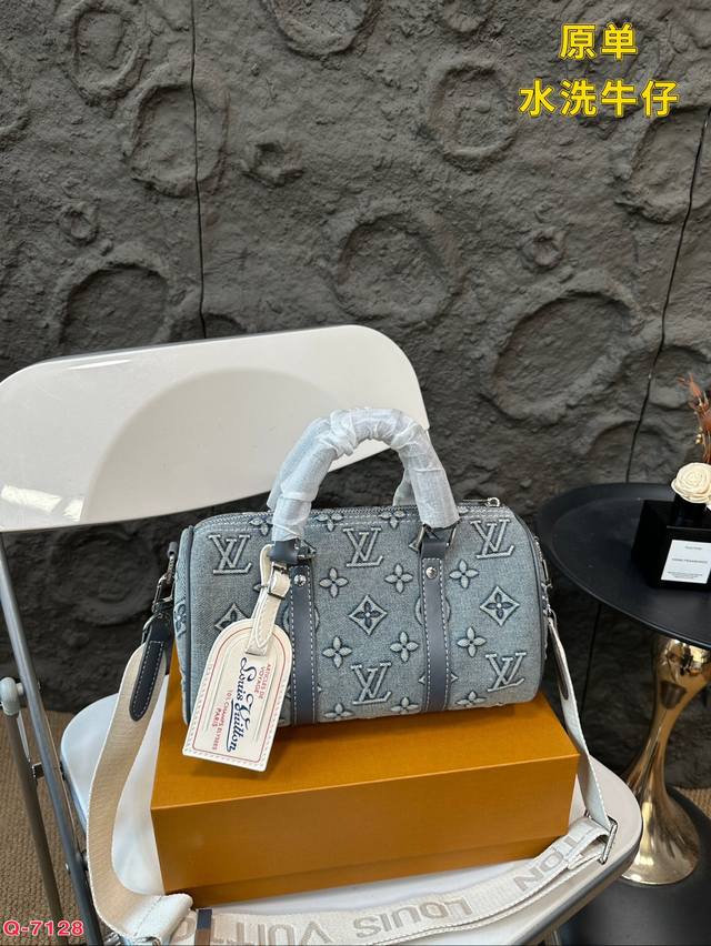 配折叠盒 Lv路易威登24春夏限量新款 Keepall 25复古水洗牛仔旅行包深深吸引！融合了经典与潮流，简直是时尚爆发的代表作！兴它的设计大气而不失细节，水洗
