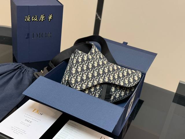 迪奥 马鞍胸包..... 高级感无敌 经典老花 原版刺绣帆布 配皮肩带cd蒙田 尺寸：27.20配礼盒