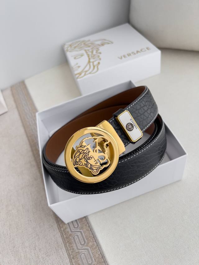 品名:范思哲.Versace.皮带腰带自动皮带 型号:自动带,纯钢材质经典人头自动扣,图片实物拍摄 腰带:百分百头层牛皮,自动带身,保证真皮。24K纯钢扣永不掉 品名:范思哲.Versace.皮带腰带自动皮带 型号:自动带,纯钢材质经典人头自动扣,图片实物拍摄 腰带:百分百头层牛皮,自动带身,保证真皮。24K纯钢扣永不掉
