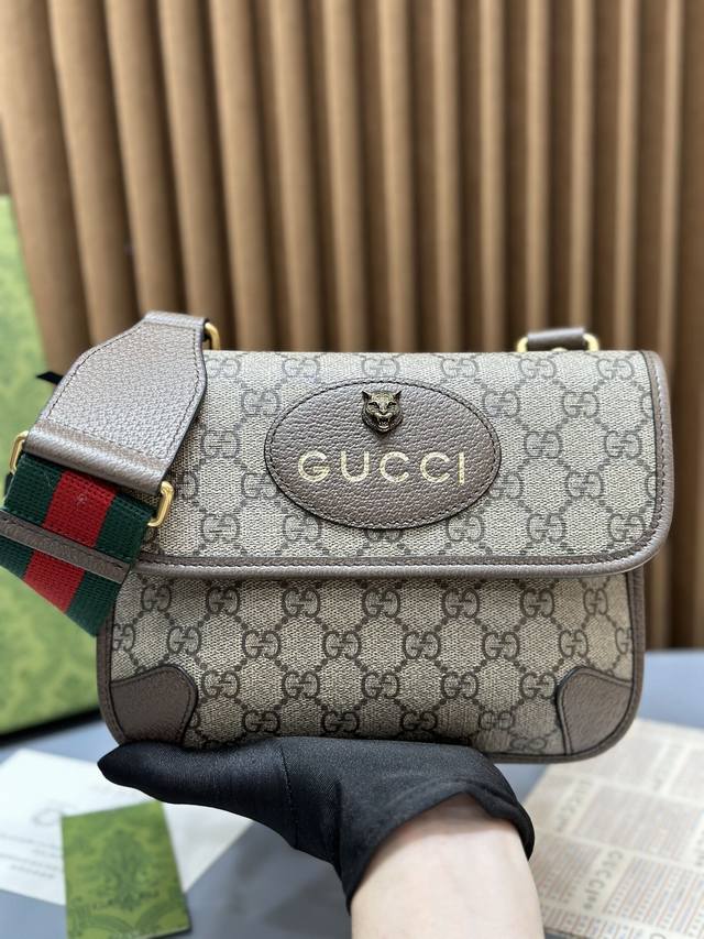 原厂皮 大货gg Supreme双面虎头 顶级原单 配包装双胞胎双面虎头终于来了, 被你们真的问了太多太多次了 实用性巨高上身也是很好看的 属于经济实用的单品 原厂皮 大货gg Supreme双面虎头 顶级原单 配包装双胞胎双面虎头终于来了, 被你们真的问了太多太多次了 实用性巨高上身也是很好看的 属于经济实用的单品