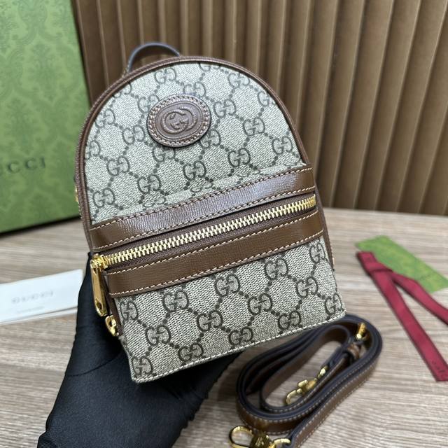 原厂皮 大货这款多功能手袋以标志性米色和乌木色gg Supreme725654帆布匠心呈现并饰有棕色皮革滚边这款手袋可系于腰间或斜挎佩戴品牌借此款单品再次成功焕 原厂皮 大货这款多功能手袋以标志性米色和乌木色gg Supreme725654帆布匠心呈现并饰有棕色皮革滚边这款手袋可系于腰间或斜挎佩戴品牌借此款单品再次成功焕