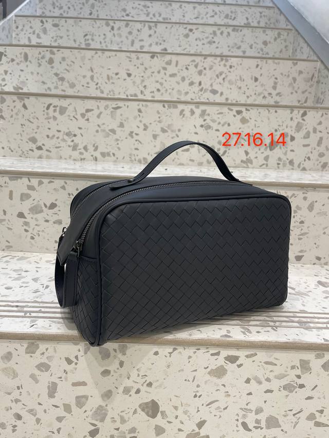 葆蝶家bv官网对版开发双拉链,编织拉链洗漱包 大容量进口胎牛皮手工编织 宝家低调奢华有内涵的设计 一直受广大粉丝的追捧 尺寸:27Cm16Cm14Cm 葆蝶家bv官网对版开发双拉链,编织拉链洗漱包 大容量进口胎牛皮手工编织 宝家低调奢华有内涵的设计 一直受广大粉丝的追捧 尺寸:27Cm16Cm14Cm