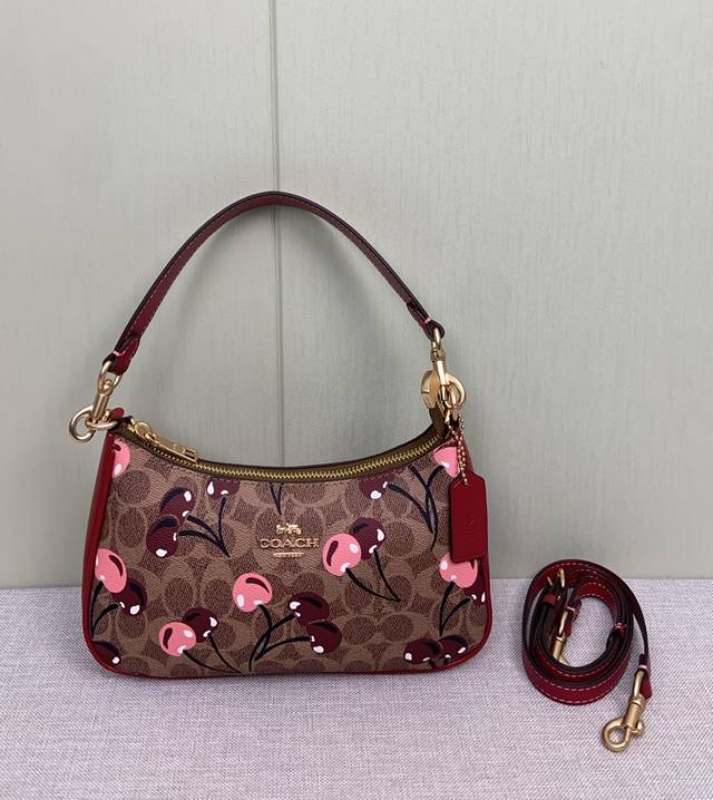 Coach12月新品 Cy694 Teri可爱的车厘子teri腋下包