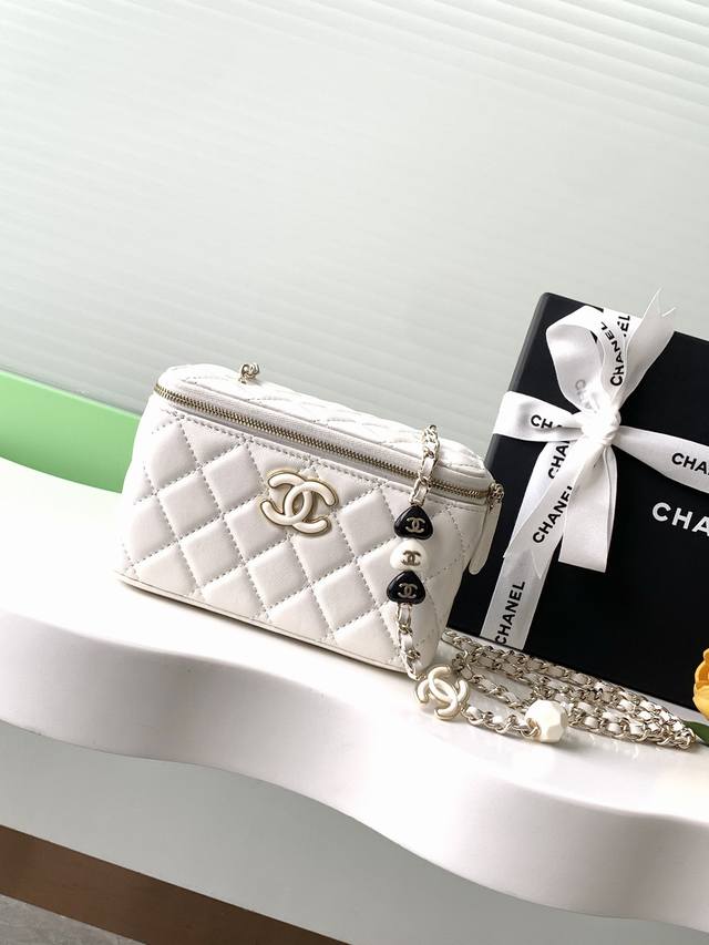 23P珐琅扣爱心化妆小口红盒子 小型收纳盒 原版五金 进口羊皮、上身效果超赞 款号3231 尺寸17-9.5-8 全套包装