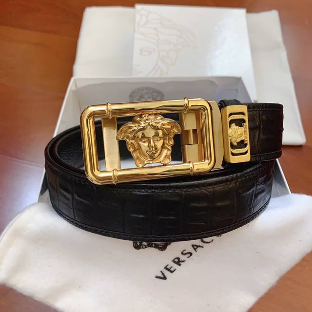 范思哲自动款系列配正版包装,高端品质原单鳄鱼双骨纹牛皮,包边缝制,皮版正版开模,扣头镀钯精品纯钢自动扣 宽度3.4Cm 高清实拍大图 ,保质保量 范思哲自动款系列配正版包装,高端品质原单鳄鱼双骨纹牛皮,包边缝制,皮版正版开模,扣头镀钯精品纯钢自动扣 宽度3.4Cm 高清实拍大图 ,保质保量