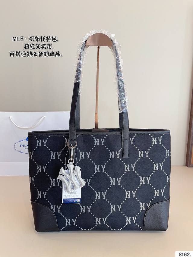 Mlb 购物袋手提 单肩 又美又a的 时尚百搭 容量也非常可以 Mlb更加适合春夏 很是清爽!尺寸:39*13*30Cm Mlb 购物袋手提 单肩 又美又a的 时尚百搭 容量也非常可以 Mlb更加适合春夏 很是清爽!尺寸:39*13*30Cm