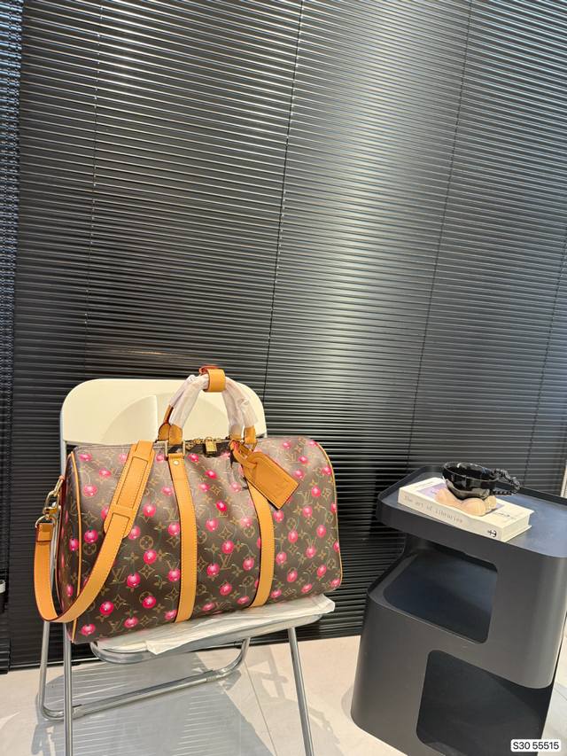 Lv 旅行袋真的超能装 出门旅行首选重点是拿起来超级飒时尚达人必备单品之一 尺寸:45 26 货号55515 Lv 旅行袋真的超能装 出门旅行首选重点是拿起来超级飒时尚达人必备单品之一 尺寸:45 26 货号55515