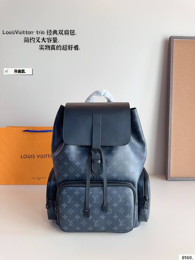 原单. Lv Tiro双肩包 终于找到一款能装又不丑的男生通勤包了之前一直背 Gaston Luga这个牌子来自瑞典斯德哥尔摩日，设计也很北欧，线条简洁，丝毫不