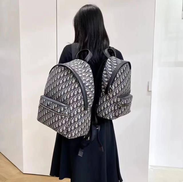 市场最高版本,欢迎对比 点击长按翻译 Rider-Rugzak Voor Kinderen Beige En Blauwe Dior Oblique-Jacqu 市场最高版本,欢迎对比 点击长按翻译 Rider-Rugzak Voor Kinderen Beige En Blauwe Dior Oblique-Jacqu