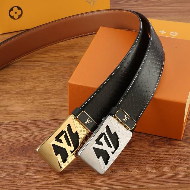 工厂直发-Lv 全套包装 男士腰带 带身采用进口牛皮 搭配精品雕花钢扣 宽度3.8Cm 做工精细 品质保障 工厂直发-Lv 全套包装 男士腰带 带身采用进口牛皮 搭配精品雕花钢扣 宽度3.8Cm 做工精细 品质保障