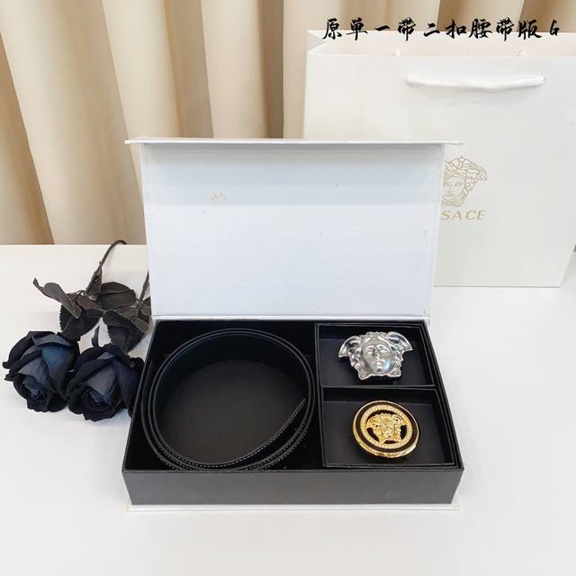 ①带①扣 ①带②扣 原单钢扣版范思哲家 打孔 正版开模 此款腰带双面采用原厂牛皮带身,精密电镀标志性纯钢搭扣 对版专柜。3.8Cm 如需木盒40 ①带①扣 ①带②扣 原单钢扣版范思哲家 打孔 正版开模 此款腰带双面采用原厂牛皮带身,精密电镀标志性纯钢搭扣 对版专柜。3.8Cm 如需木盒40