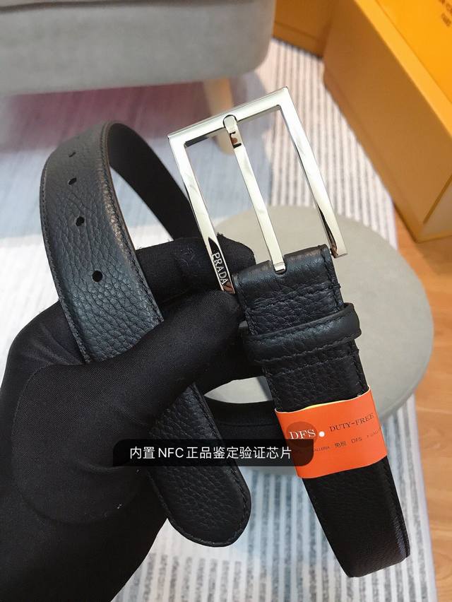 配正版包装,普拉达原单精品,内置Nfc正品感应芯片,清晰皮纹质感柔软,双面西班牙小牛皮,两面可用,百分百进口头层牛皮,官网同步,请看图片认细节,品质保真, 制作 配正版包装,普拉达原单精品,内置Nfc正品感应芯片,清晰皮纹质感柔软,双面西班牙小牛皮,两面可用,百分百进口头层牛皮,官网同步,请看图片认细节,品质保真, 制作