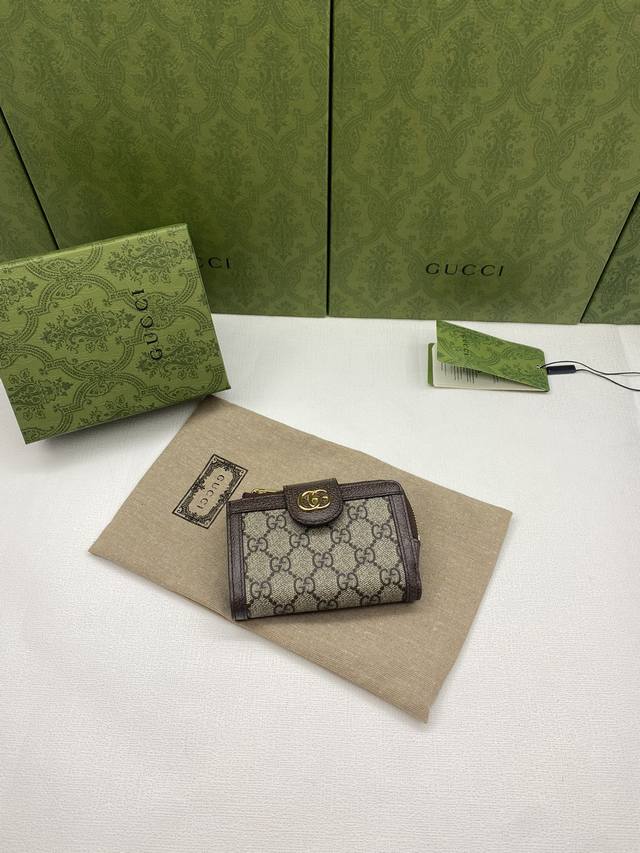 配全套原厂绿盒包装 新款 官网同步新款!Ophidia系列~短款卡包 钱夹,采用Gg Supreme高级Pvc面料!配以标志性双G 五金唛头,经典著作精制而成! 配全套原厂绿盒包装 新款 官网同步新款!Ophidia系列~短款卡包 钱夹,采用Gg Supreme高级Pvc面料!配以标志性双G 五金唛头,经典著作精制而成!