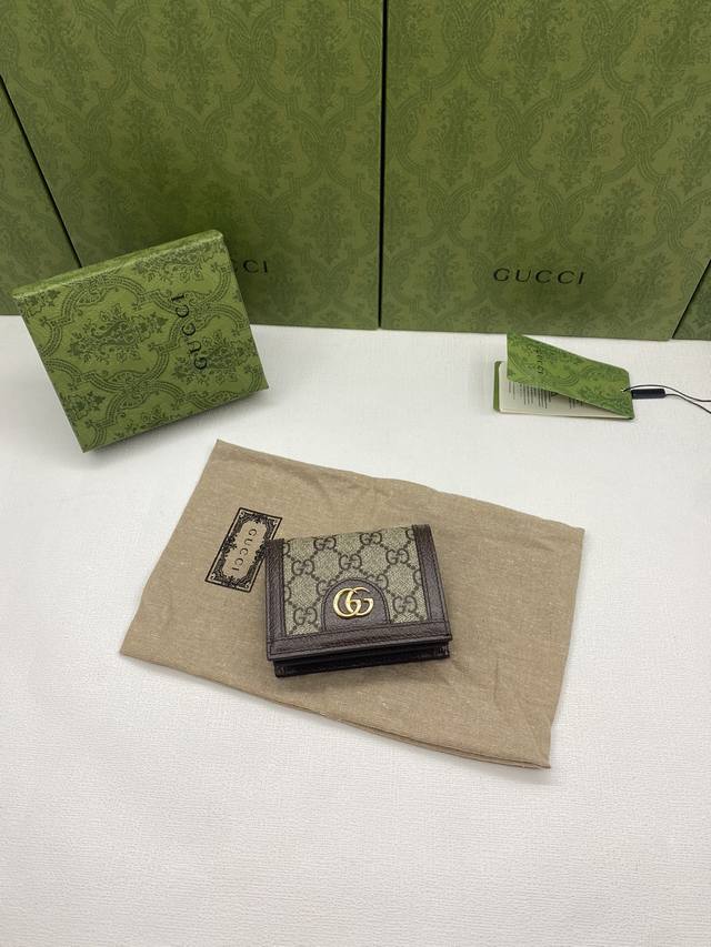 配全套原厂绿盒包装 新款 官网同步新款!Ophidia系列~短款卡包 钱夹,采用Gg Supreme高级Pvc面料!配以标志性双G 五金唛头,经典著作精制而成! 配全套原厂绿盒包装 新款 官网同步新款!Ophidia系列~短款卡包 钱夹,采用Gg Supreme高级Pvc面料!配以标志性双G 五金唛头,经典著作精制而成!