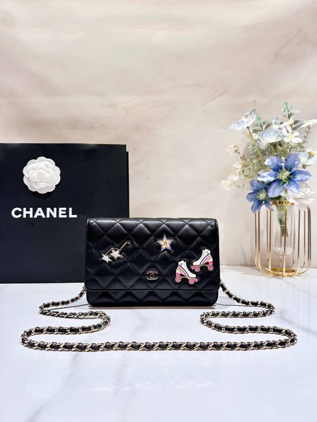 现货啦Hanel24C超可爱绵羊皮徽章Woc 加上这些小徽章元素马上可爱了许多一整个爱住！ 0250-2尺寸：19Cm