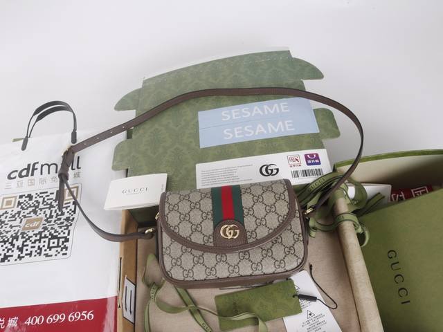 厂价 。 最高版本原厂皮顶级原单配专柜全套包装 简介:品牌推出的各系列延续了单品不应只流行一季,而是随时间流逝历久弥新的设计理念。这款Ophidia系列Gg迷你 厂价 。 最高版本原厂皮顶级原单配专柜全套包装 简介:品牌推出的各系列延续了单品不应只流行一季,而是随时间流逝历久弥新的设计理念。这款Ophidia系列Gg迷你