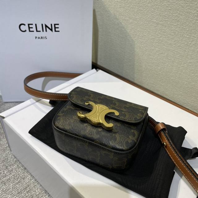 全钢五金 Celine 新品Mini 耳机包 C家这一年陆续出的小包但这一季Cline Mini可可爱爱必收、虽然小包容量不是特别大、但是颜值暴击,可爱暴击又不 全钢五金 Celine 新品Mini 耳机包 C家这一年陆续出的小包但这一季Cline Mini可可爱爱必收、虽然小包容量不是特别大、但是颜值暴击,可爱暴击又不