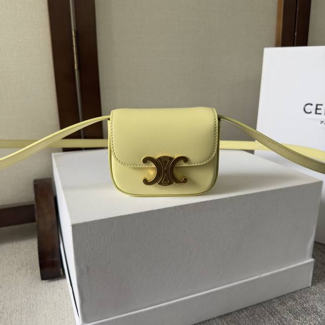 全钢五金 Celine 新品Mini 耳机包 C家这一年陆续出的小包但这一季Cline Mini可可爱爱必收、虽然小包容量不是特别大、但是颜值暴击,可爱暴击又不 全钢五金 Celine 新品Mini 耳机包 C家这一年陆续出的小包但这一季Cline Mini可可爱爱必收、虽然小包容量不是特别大、但是颜值暴击,可爱暴击又不