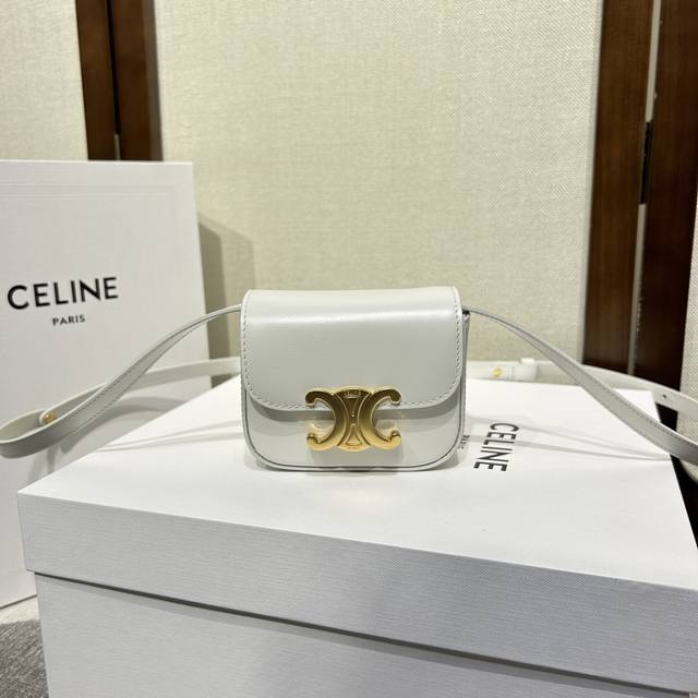 全钢五金 Celine 新品Mini 耳机包 C家这一年陆续出的小包但这一季Cline Mini可可爱爱必收、虽然小包容量不是特别大、但是颜值暴击,可爱暴击又不 全钢五金 Celine 新品Mini 耳机包 C家这一年陆续出的小包但这一季Cline Mini可可爱爱必收、虽然小包容量不是特别大、但是颜值暴击,可爱暴击又不