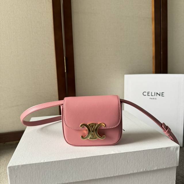 全钢五金 Celine 新品Mini 耳机包 C家这一年陆续出的小包但这一季Cline Mini可可爱爱必收、虽然小包容量不是特别大、但是颜值暴击,可爱暴击又不 全钢五金 Celine 新品Mini 耳机包 C家这一年陆续出的小包但这一季Cline Mini可可爱爱必收、虽然小包容量不是特别大、但是颜值暴击,可爱暴击又不