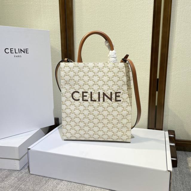 Celine 中号印花托特 百搭托特 经典凯旋老花系列 手提肩背 不挑人 博主明星极荐 款号:191542咖啡 尺寸:28.5-32-8 Celine 中号印花托特 百搭托特 经典凯旋老花系列 手提肩背 不挑人 博主明星极荐 款号:191542咖啡 尺寸:28.5-32-8