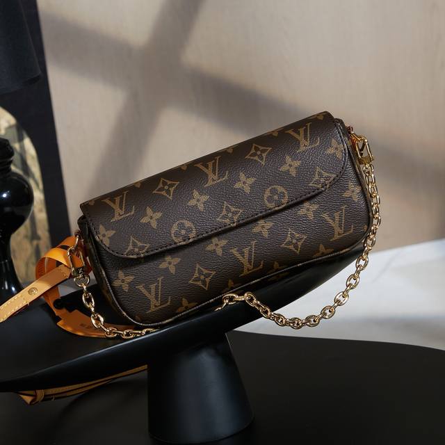 特级货 动态芯片：M81911特级加强版 皮料是正品代工厂意大利A级皮料 特级正品 :所谓的特级正品．是在于品质、五金、面料、手工、油边、线、A级出品、细节品质