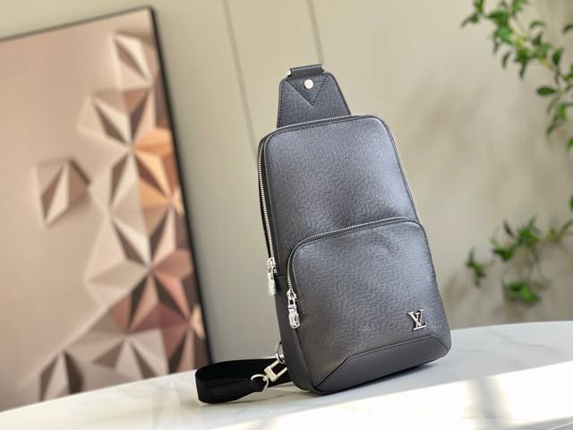 顶级原单N30443.41720，41719 十字纹全皮系列 此款帆布面料的Avenue单肩包是都市生活的完美伴侣：小巧而时髦，展现休闲而不羁的态度。“智能”肩