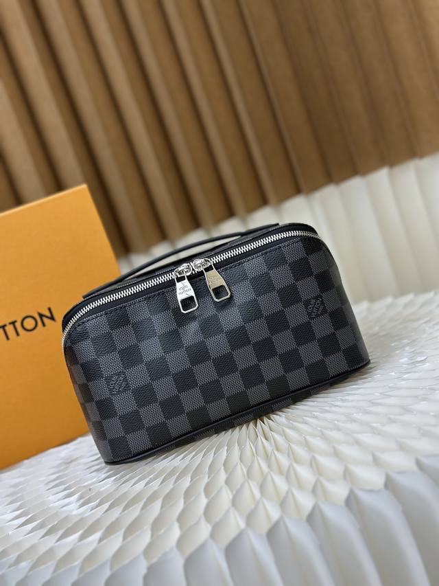 动态变码芯片 顶级原单 M11508黑花 M11750老花 顶级原单 Toiletry Bag 2 Compartments Sd盥洗袋取材 Monogram