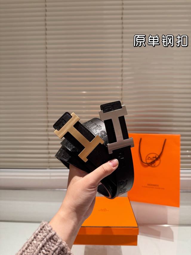 钢扣 高版本!腰带爱马仕牛皮皮带~热门款 男女通用皮带里面最火的版本啦~质量很好 全套包装!五金绝对不褪色 皮带头和专柜一样的哦~ 配礼盒手提袋发票 钢扣 高版本!腰带爱马仕牛皮皮带~热门款 男女通用皮带里面最火的版本啦~质量很好 全套包装!五金绝对不褪色 皮带头和专柜一样的哦~ 配礼盒手提袋发票