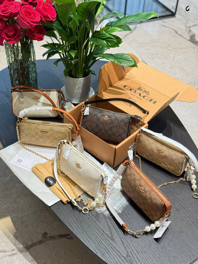 Coach 新款 Nolita麻将包19 温 柔奶油色系我知道大家都喜欢这个颜色也都很喜欢麻将包 麻将包就不用多做介绍了出门方便 小包也能装 重要的是太合适了⑤ Coach 新款 Nolita麻将包19 温 柔奶油色系我知道大家都喜欢这个颜色也都很喜欢麻将包 麻将包就不用多做介绍了出门方便 小包也能装 重要的是太合适了⑤