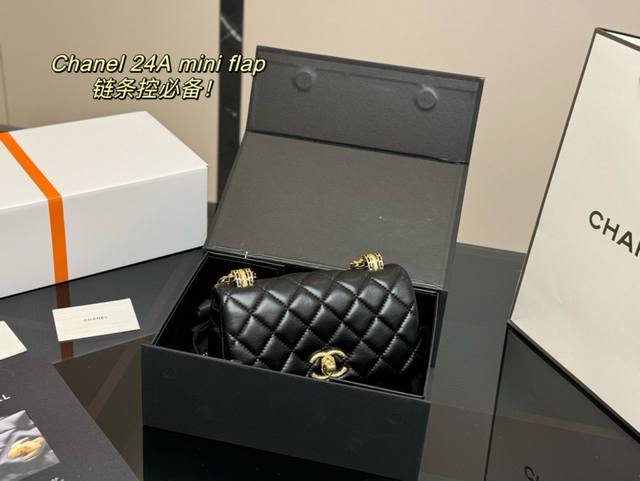 配折叠盒飞机盒 Size:18*12Cm 香奈儿小可爱聊天包 原版皮材质 包身轻便又有容量 又精美又实用,性价比超高 24A推荐入手之一 太好搭啦!随手一提!出 配折叠盒飞机盒 Size:18*12Cm 香奈儿小可爱聊天包 原版皮材质 包身轻便又有容量 又精美又实用,性价比超高 24A推荐入手之一 太好搭啦!随手一提!出