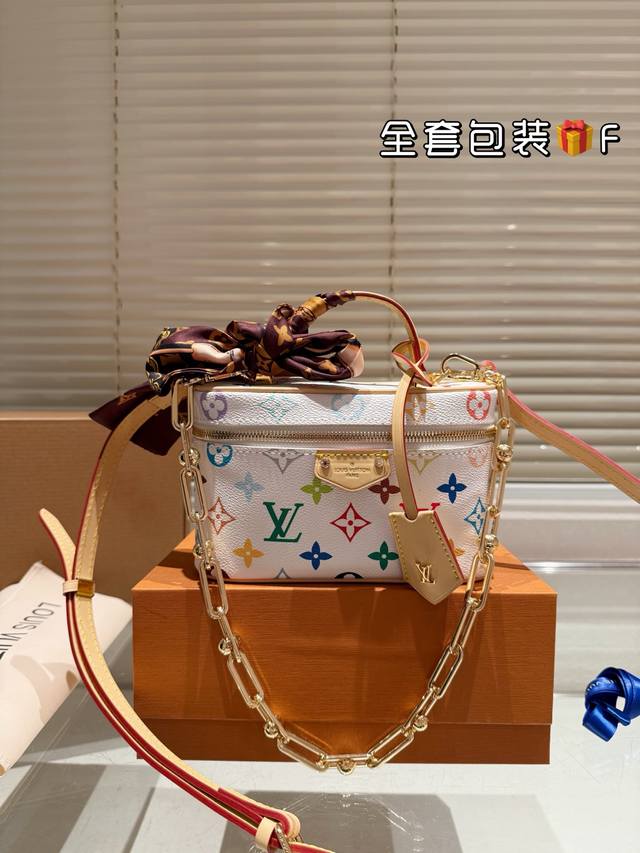 礼盒 原单 Lv新款走秀款箱子包 Lv小箱子 近几年Lv的脑洞真的是越开越大,20Ss春夏新款 设计独特而经典 方正小巧的独特造型,搭配各种复古的颜色和装饰,绝 礼盒 原单 Lv新款走秀款箱子包 Lv小箱子 近几年Lv的脑洞真的是越开越大,20Ss春夏新款 设计独特而经典 方正小巧的独特造型,搭配各种复古的颜色和装饰,绝