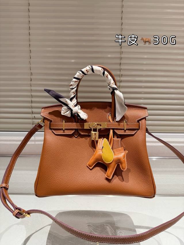 顶级原单 头层牛皮 顶级货 不是地产货 HermèS 爱马仕 铂金包 高端质量 专柜最新款进口荔枝纹 明星同款 原版质量 ,HermèS每个女孩的必备品 尺寸: 顶级原单 头层牛皮 顶级货 不是地产货 HermèS 爱马仕 铂金包 高端质量 专柜最新款进口荔枝纹 明星同款 原版质量 ,HermèS每个女孩的必备品 尺寸: