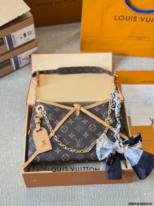 牛皮版本 配丝巾 新的Carryall Bb 鲶鱼须子和大金链子宝宝们形容的太贴切了 Lv配金链子真的好看 小小咩觉得新版Carryall变可爱 了,而且不喜欢 牛皮版本 配丝巾 新的Carryall Bb 鲶鱼须子和大金链子宝宝们形容的太贴切了 Lv配金链子真的好看 小小咩觉得新版Carryall变可爱 了,而且不喜欢