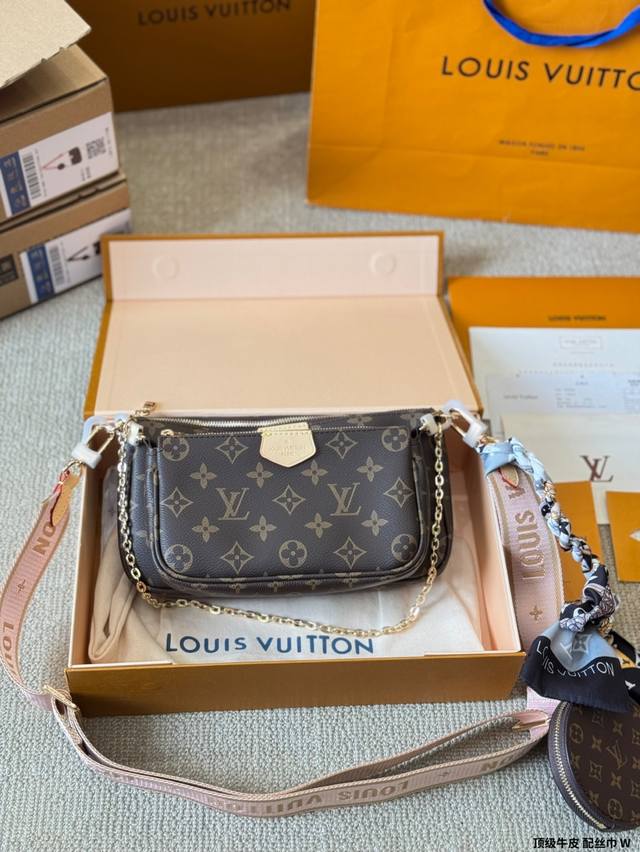 牛皮版本 配丝巾 -Lv Multi Pochette五合一麻将包 原版高品质 Lv三件套麻将包 柔软的Monogram面料+纯钢五金一包四用。可当钥匙包。小容 牛皮版本 配丝巾 -Lv Multi Pochette五合一麻将包 原版高品质 Lv三件套麻将包 柔软的Monogram面料+纯钢五金一包四用。可当钥匙包。小容