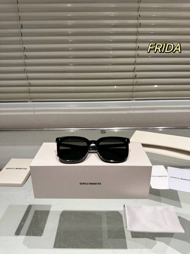 高品质 Gm墨镜推荐Frida Gentle Monster的墨镜好几个款式都是爆款 我选了好久都不知道要买哪一款 朋友推荐了这款Her听说适合圆脸女生 因为大 高品质 Gm墨镜推荐Frida Gentle Monster的墨镜好几个款式都是爆款 我选了好久都不知道要买哪一款 朋友推荐了这款Her听说适合圆脸女生 因为大