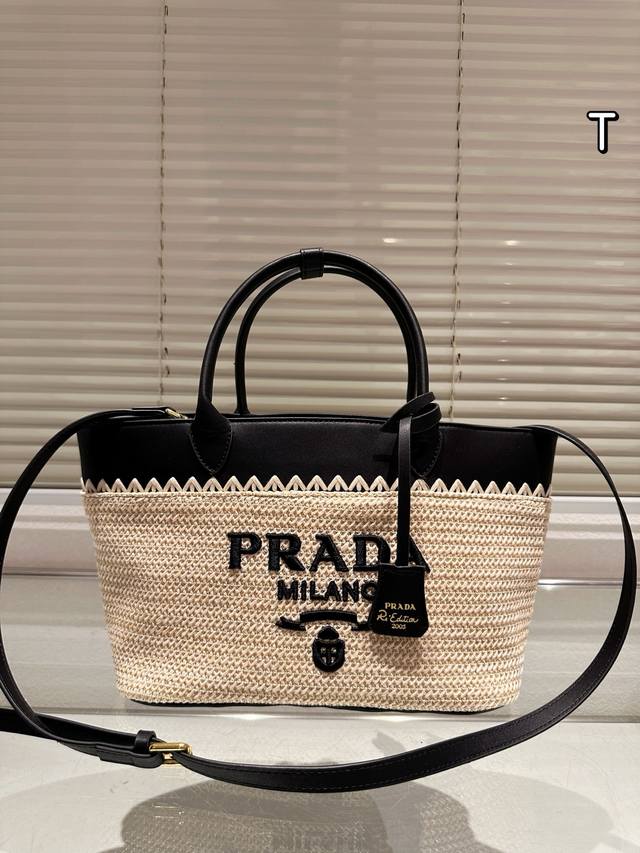 Prada绝美草编包 是背 Prada 阳光草编包的夏天啦 马上夏至了,来推荐这只 Prada阳光草编包 编织和皮革,清爽也文艺,让你也可甜可美。设计也非常实用 Prada绝美草编包 是背 Prada 阳光草编包的夏天啦 马上夏至了,来推荐这只 Prada阳光草编包 编织和皮革,清爽也文艺,让你也可甜可美。设计也非常实用