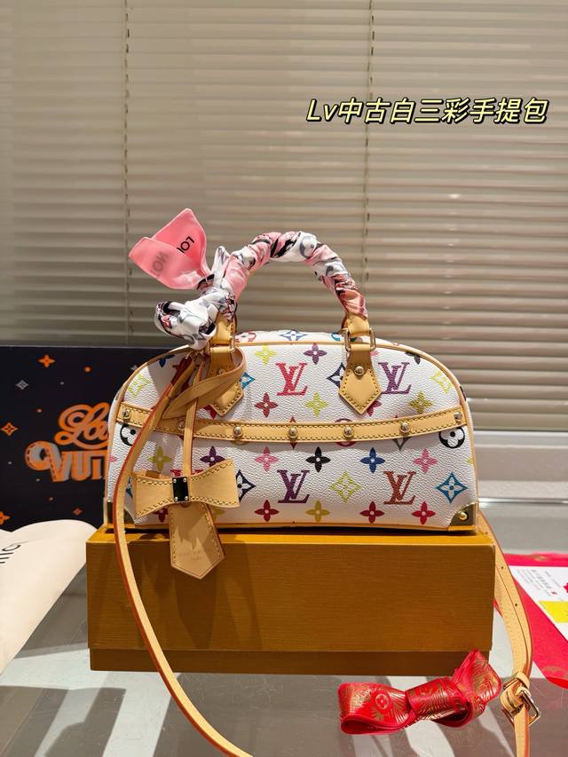 原单牛皮 Lv新品 中古保龄球包包 手提斜挎 超大容量 推荐 尺寸28.14 配礼盒 原单牛皮 Lv新品 中古保龄球包包 手提斜挎 超大容量 推荐 尺寸28.14 配礼盒