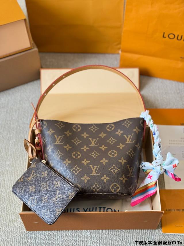 牛皮版本 全钢 配丝巾 Lv All Inbb手袋为Monogram帆布搭配亮泽金属件,以标志性挂锁和名牌彰显经典格调。可调节肩带延续品牌制箱传承,皮革肩带增添 牛皮版本 全钢 配丝巾 Lv All Inbb手袋为Monogram帆布搭配亮泽金属件,以标志性挂锁和名牌彰显经典格调。可调节肩带延续品牌制箱传承,皮革肩带增添