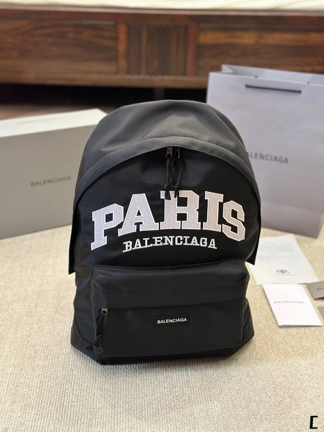 高版本 Size:34*44Cm 巴黎世家 双肩包 男生背也很好看 女生背超帅 高版本 Size:34*44Cm 巴黎世家 双肩包 男生背也很好看 女生背超帅