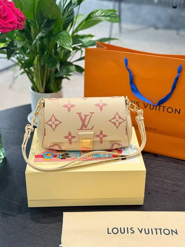 Lv新款 配链条 春日草莓牛奶梅Favorite嗲的嘞~ 早春草莓牛奶Favorite云朵包E颜色尊的敲少女~ 简直又奶又可爱 染优点: 自重轻容量敲大水杯、雨 Lv新款 配链条 春日草莓牛奶梅Favorite嗲的嘞~ 早春草莓牛奶Favorite云朵包E颜色尊的敲少女~ 简直又奶又可爱 染优点: 自重轻容量敲大水杯、雨